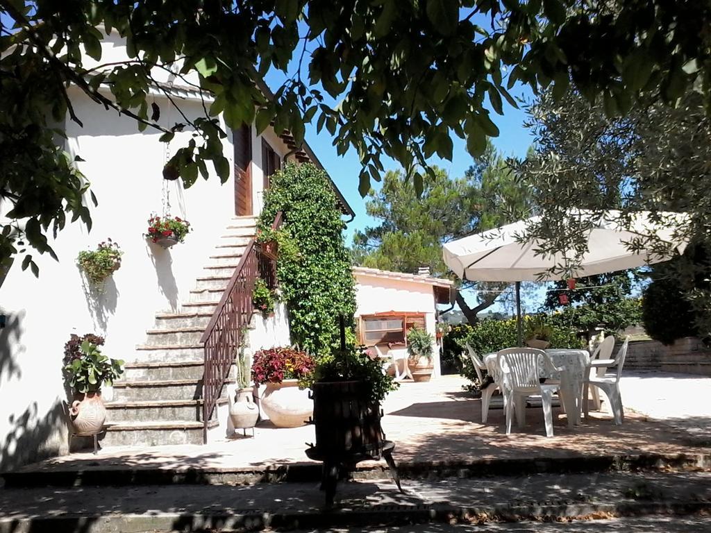 Bed And Breakfast Casale Isorella San Gemini Bagian luar foto
