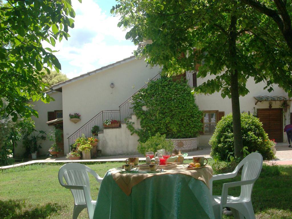 Bed And Breakfast Casale Isorella San Gemini Bagian luar foto