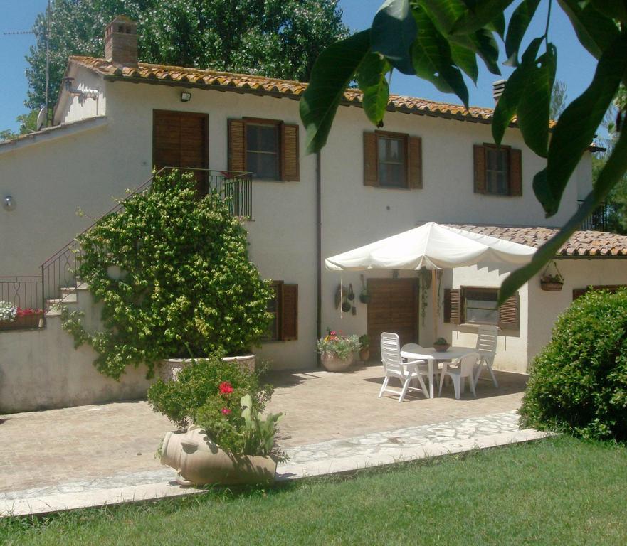 Bed And Breakfast Casale Isorella San Gemini Bagian luar foto