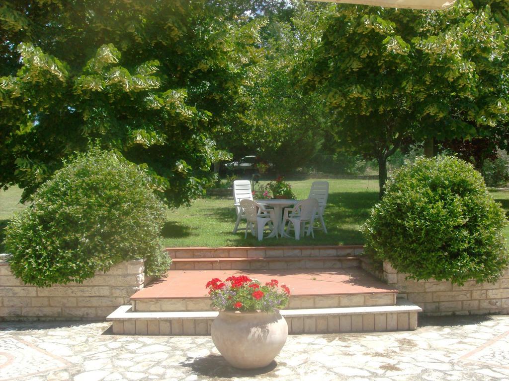 Bed And Breakfast Casale Isorella San Gemini Bagian luar foto