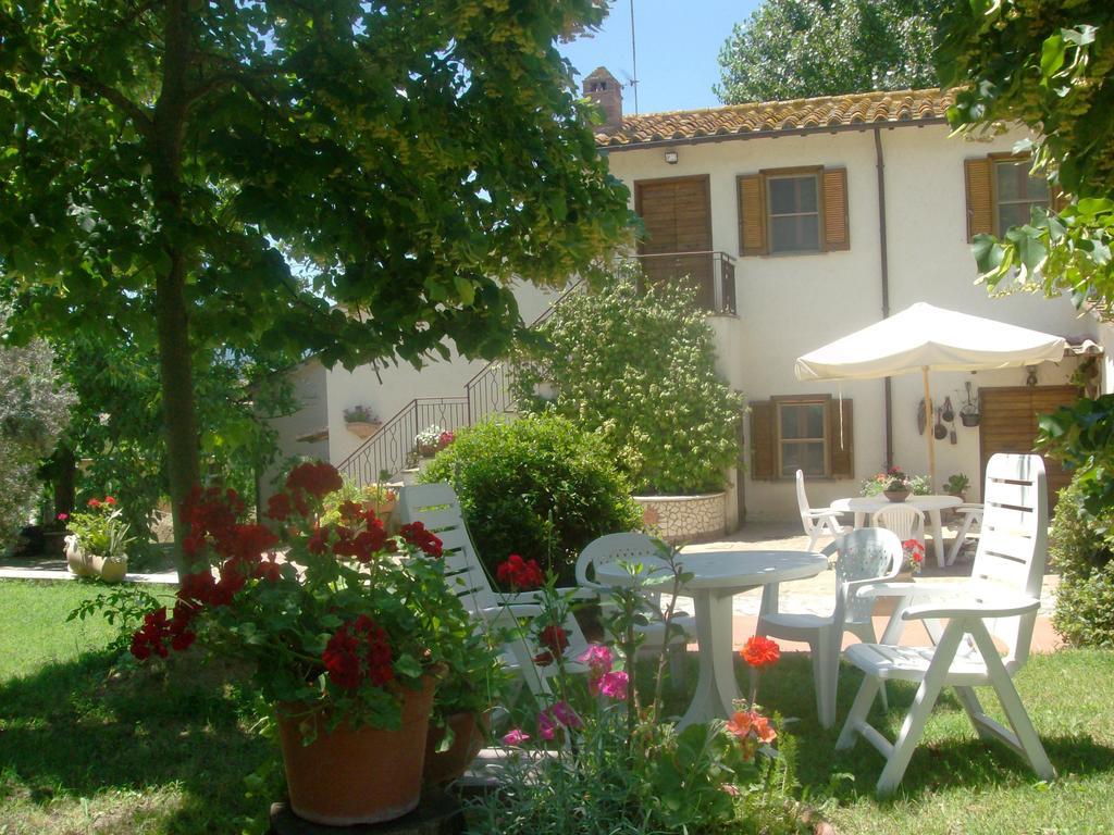 Bed And Breakfast Casale Isorella San Gemini Bagian luar foto