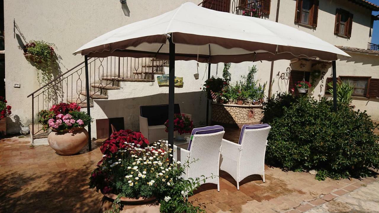 Bed And Breakfast Casale Isorella San Gemini Bagian luar foto