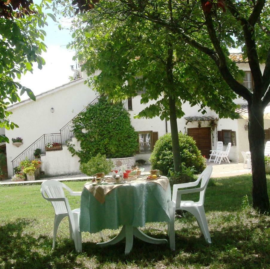Bed And Breakfast Casale Isorella San Gemini Bagian luar foto